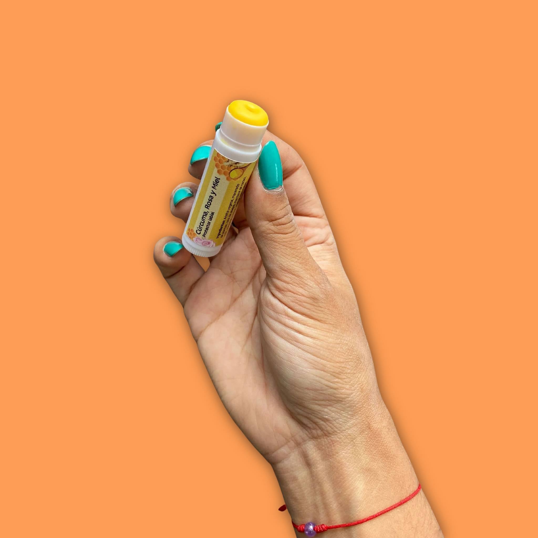 Bálsamo Labial Hidratante de Cúrcuma Rosa y Miel Ayurveda Ancestral - Gallery 2
