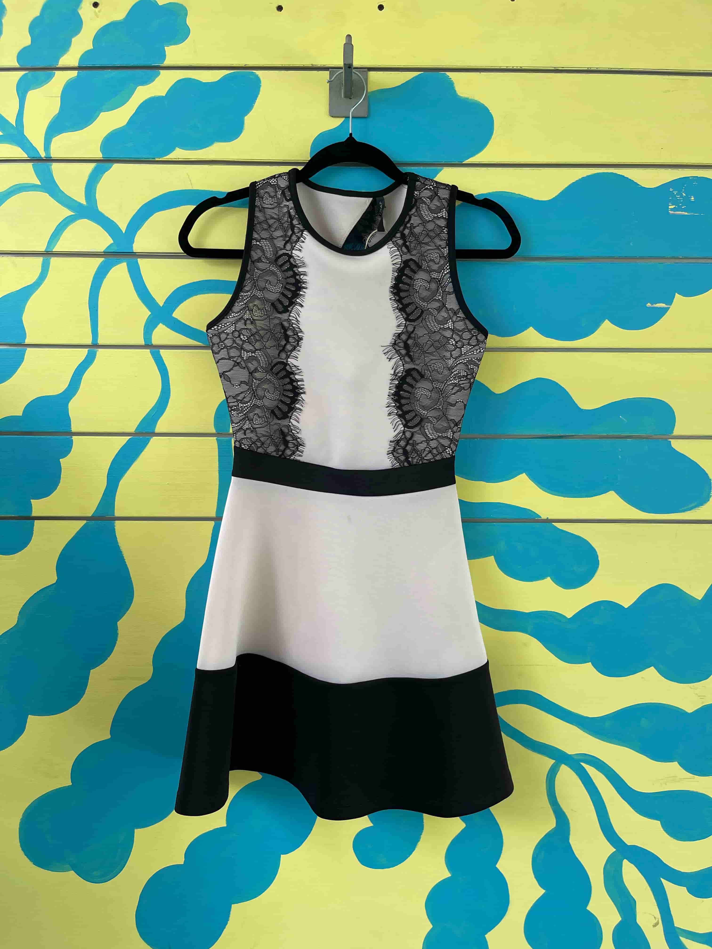 Vestido blanco y negro - Gallery 1