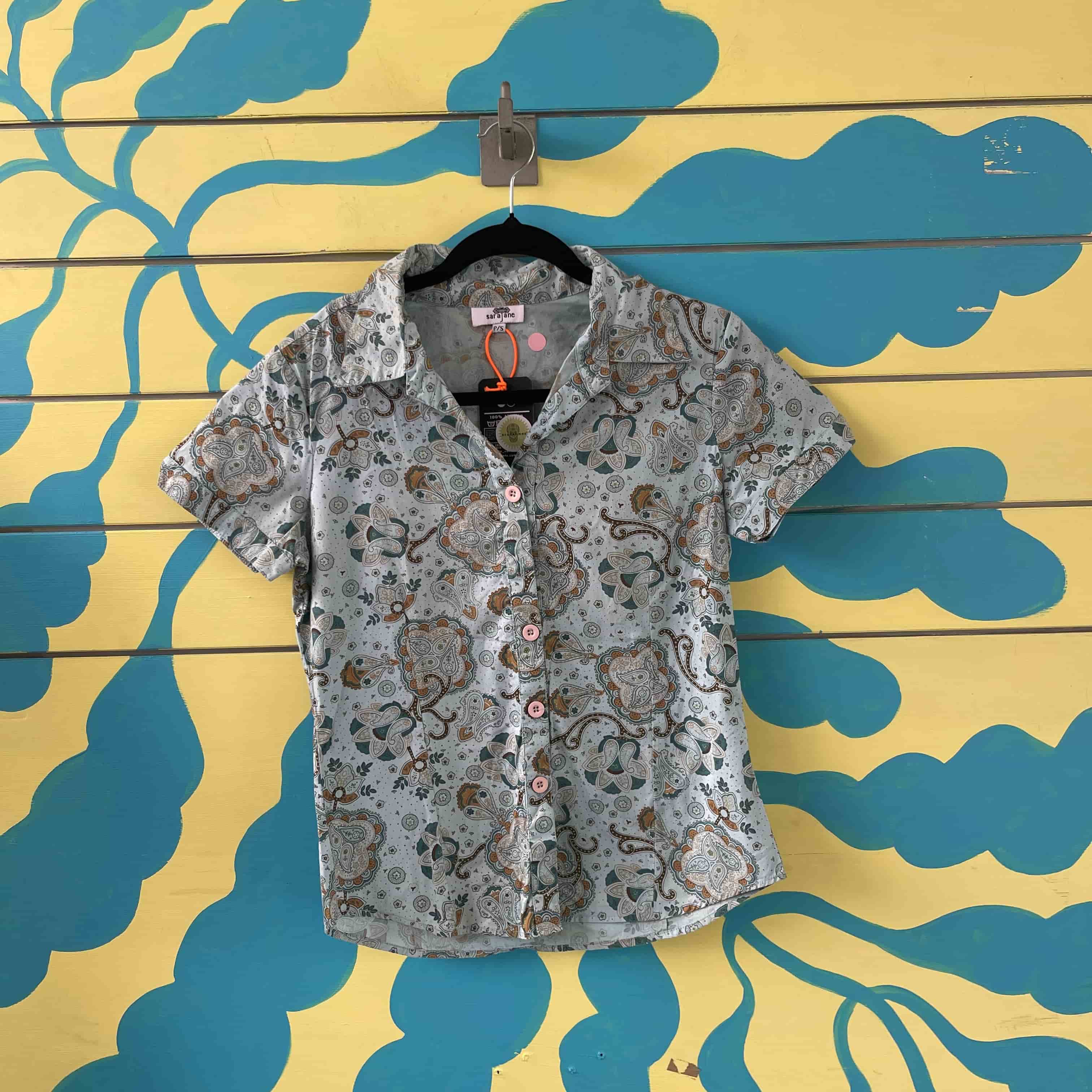 Camiseta azul con figuras - Gallery 1