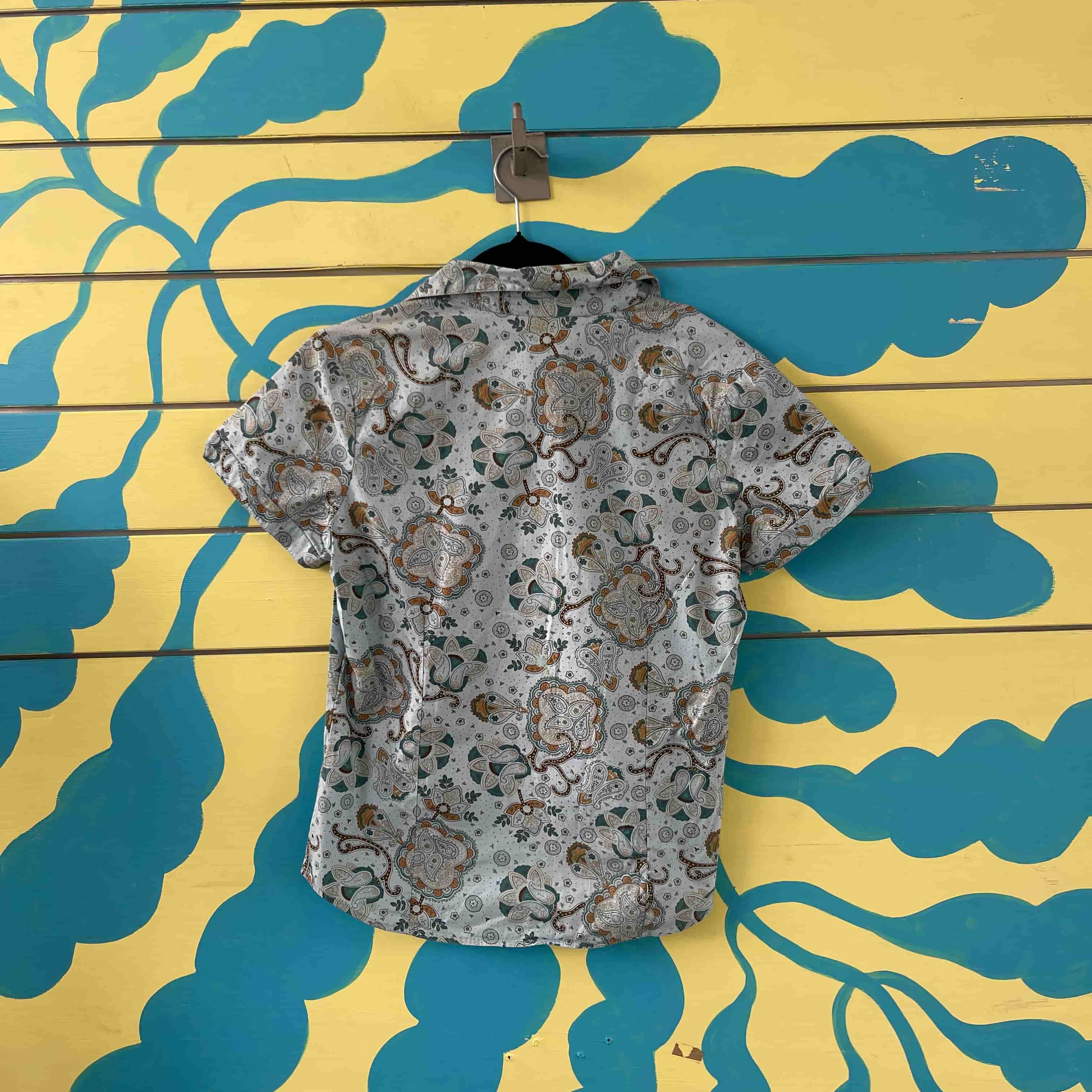 Camiseta azul con figuras - Gallery 2