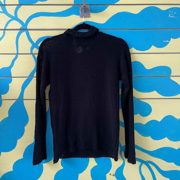 Camiseta negra de cuello tortuga