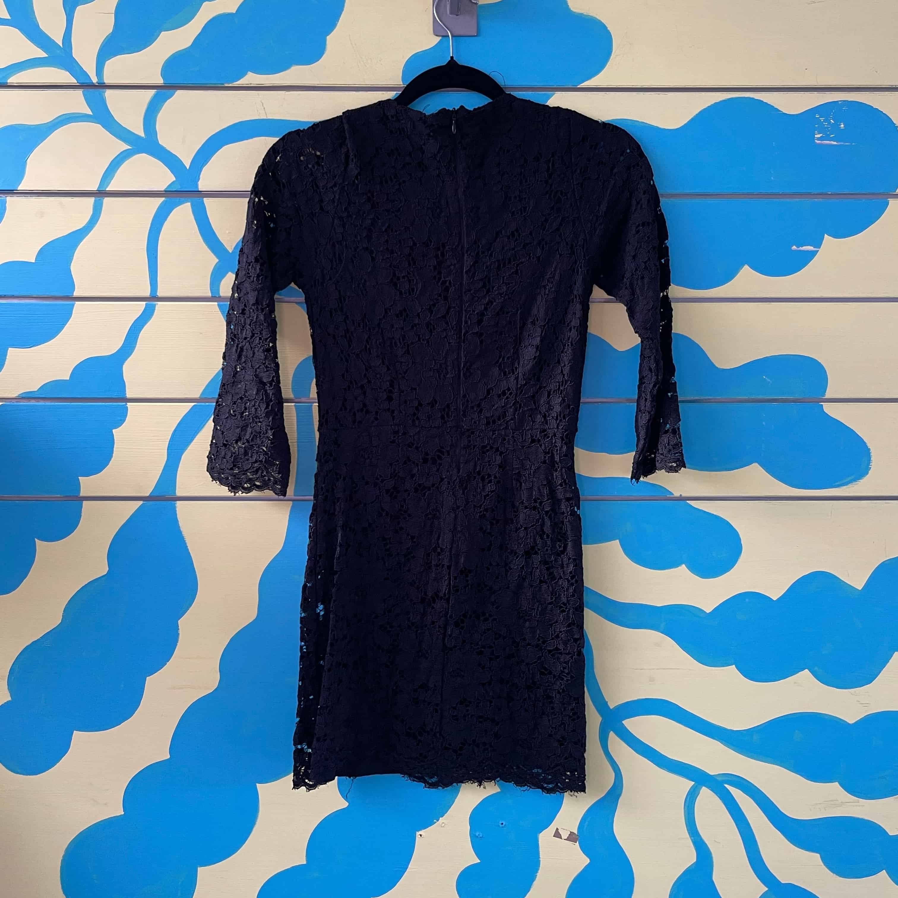 Vestido negro con encaje - Gallery 2