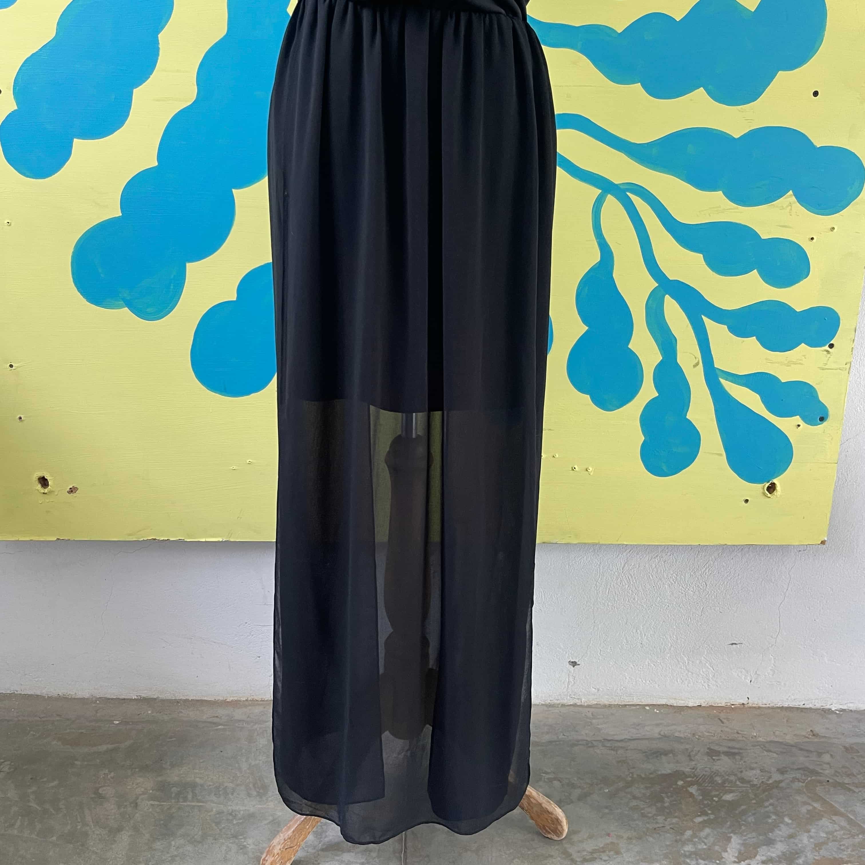 Vestido negro de cuello profundo - Gallery 4
