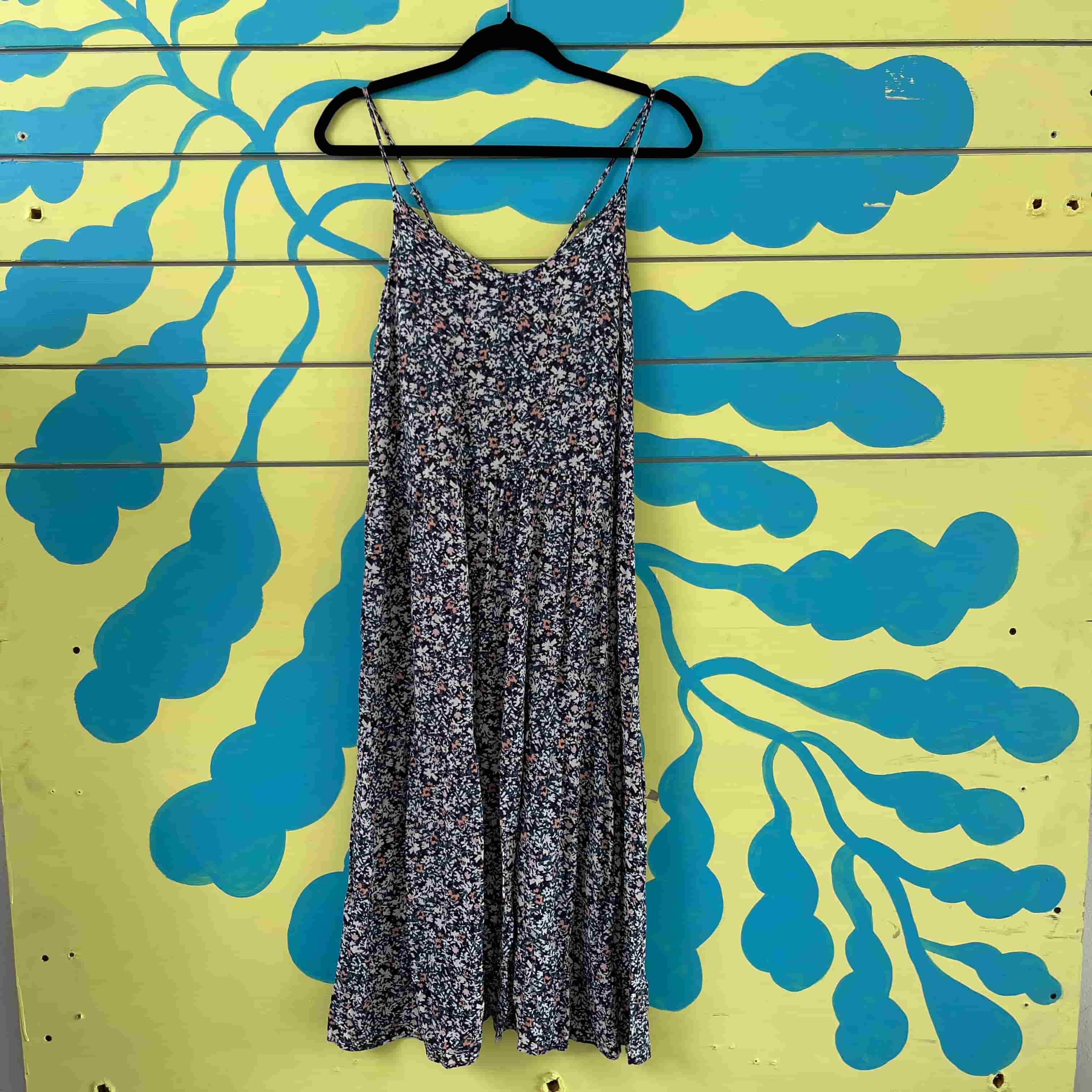 Vestido azul de flores blancas y rosa - Gallery 1