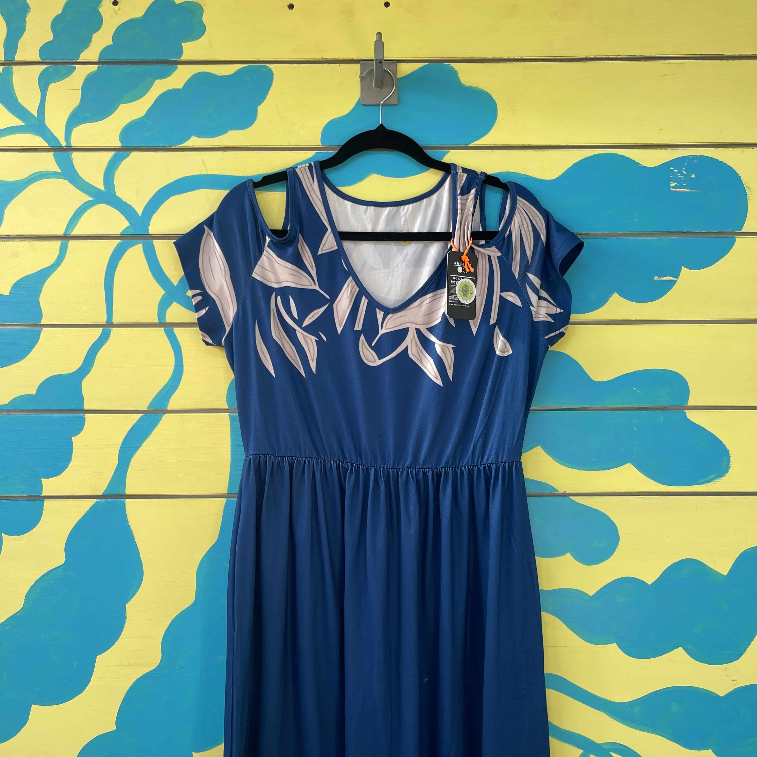 Vestido azul con hojas blancas en el cuello y falda - Gallery 1