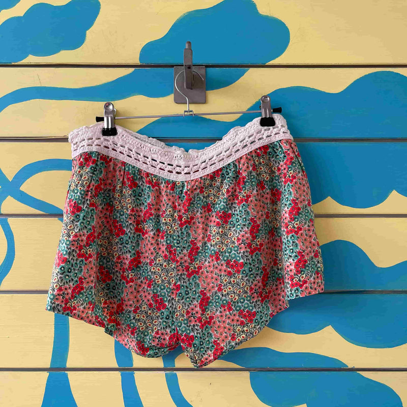 Short de flores verdes y rosas talla M - Image 2