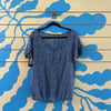 Blusa azul de puntos talla M