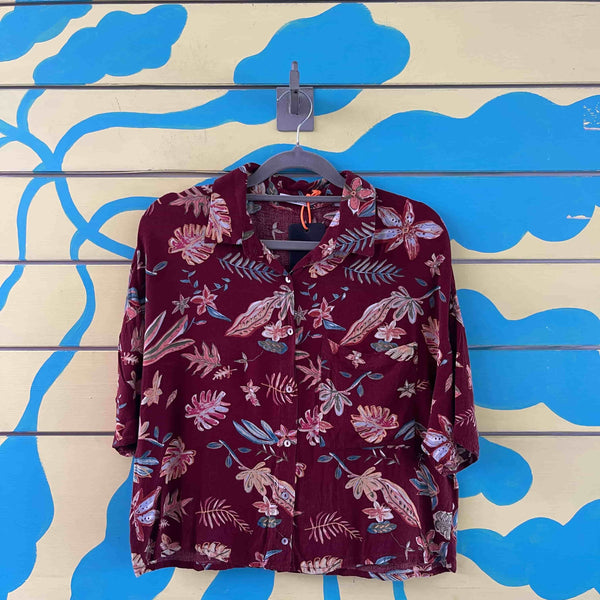 Camisa vinotinto palma flores talla s