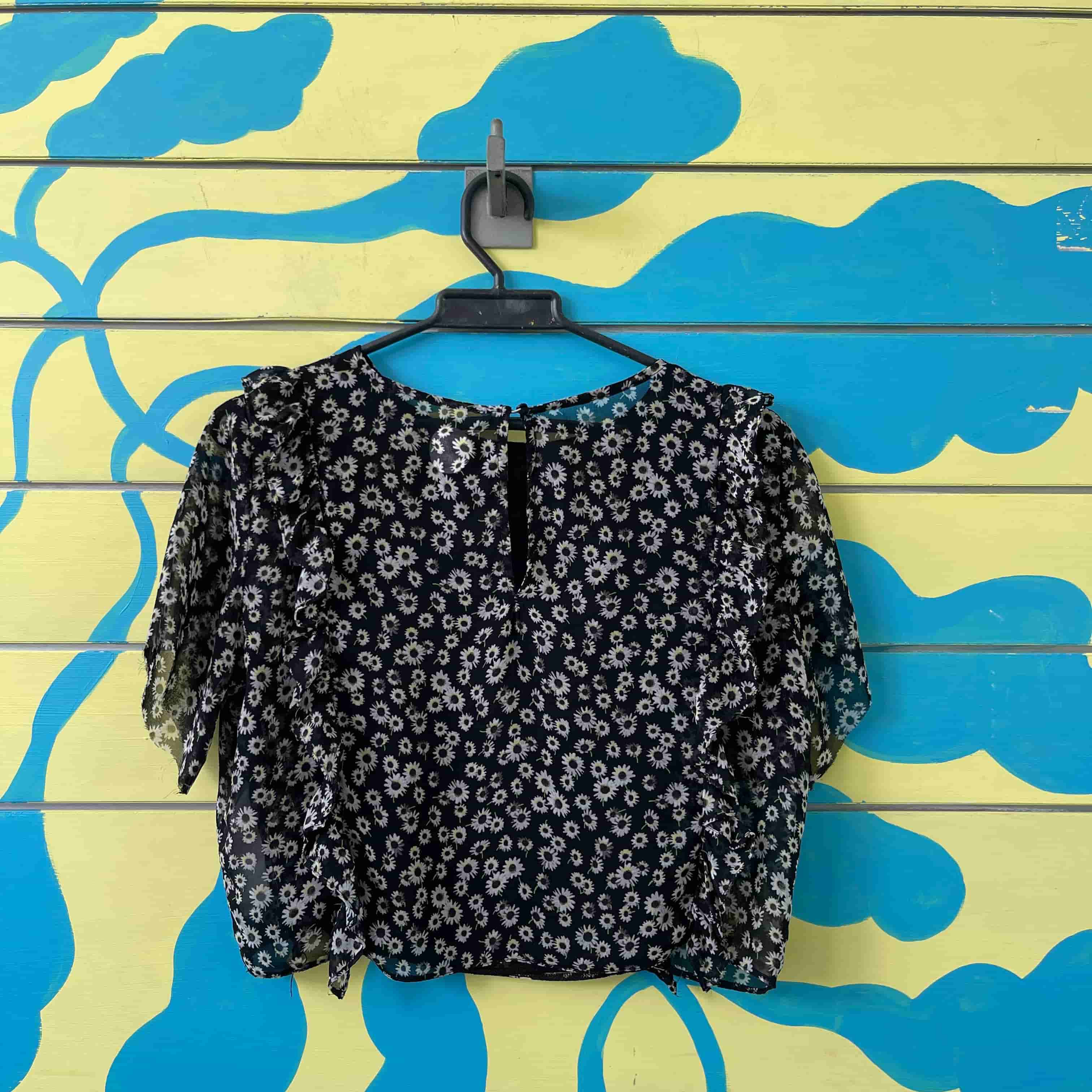 Camisa negra flores blancas talla S - Gallery 2