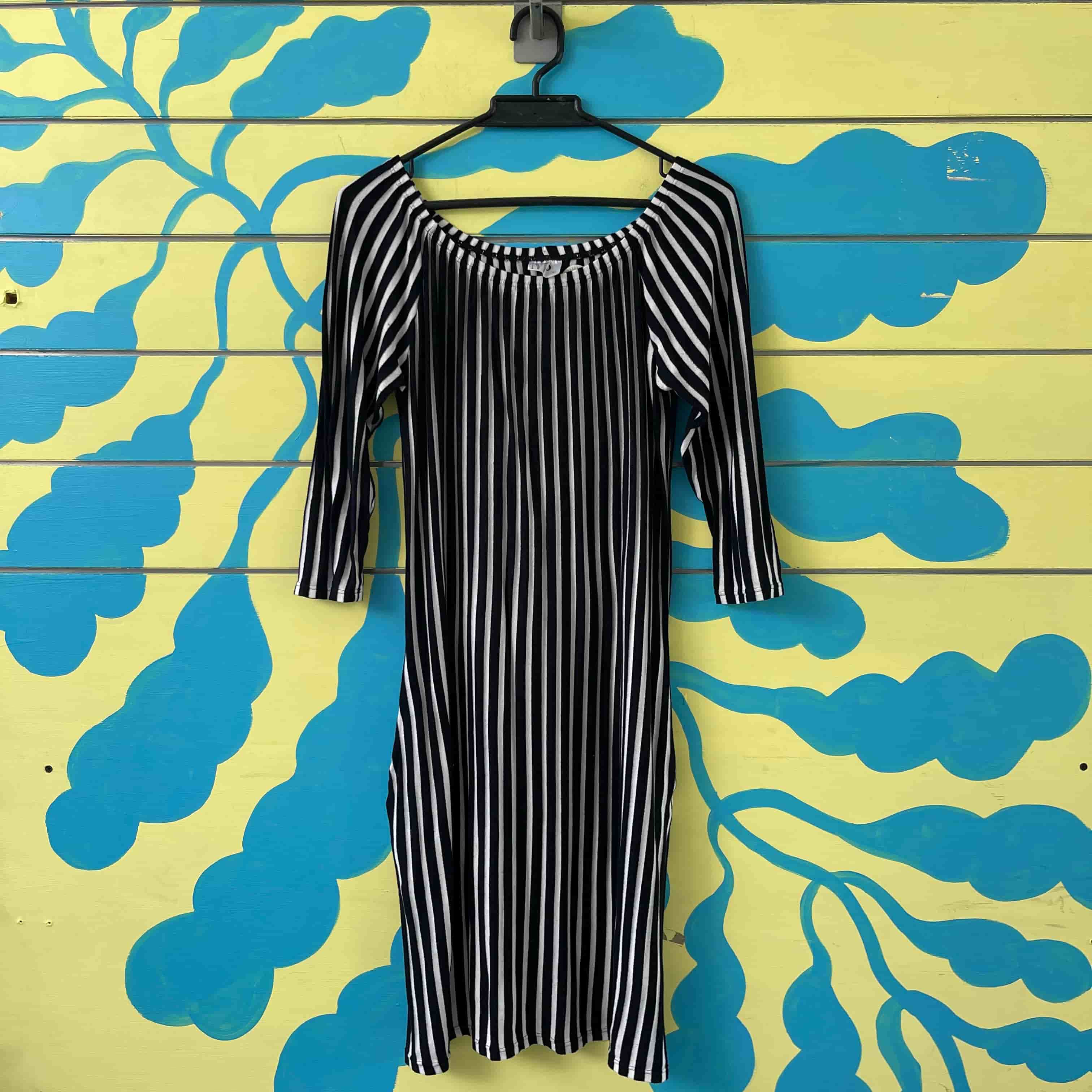 Vestido negro rayas blancas talla XL - Gallery 1