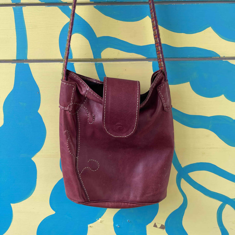 Cartera vinotinto - Image 1