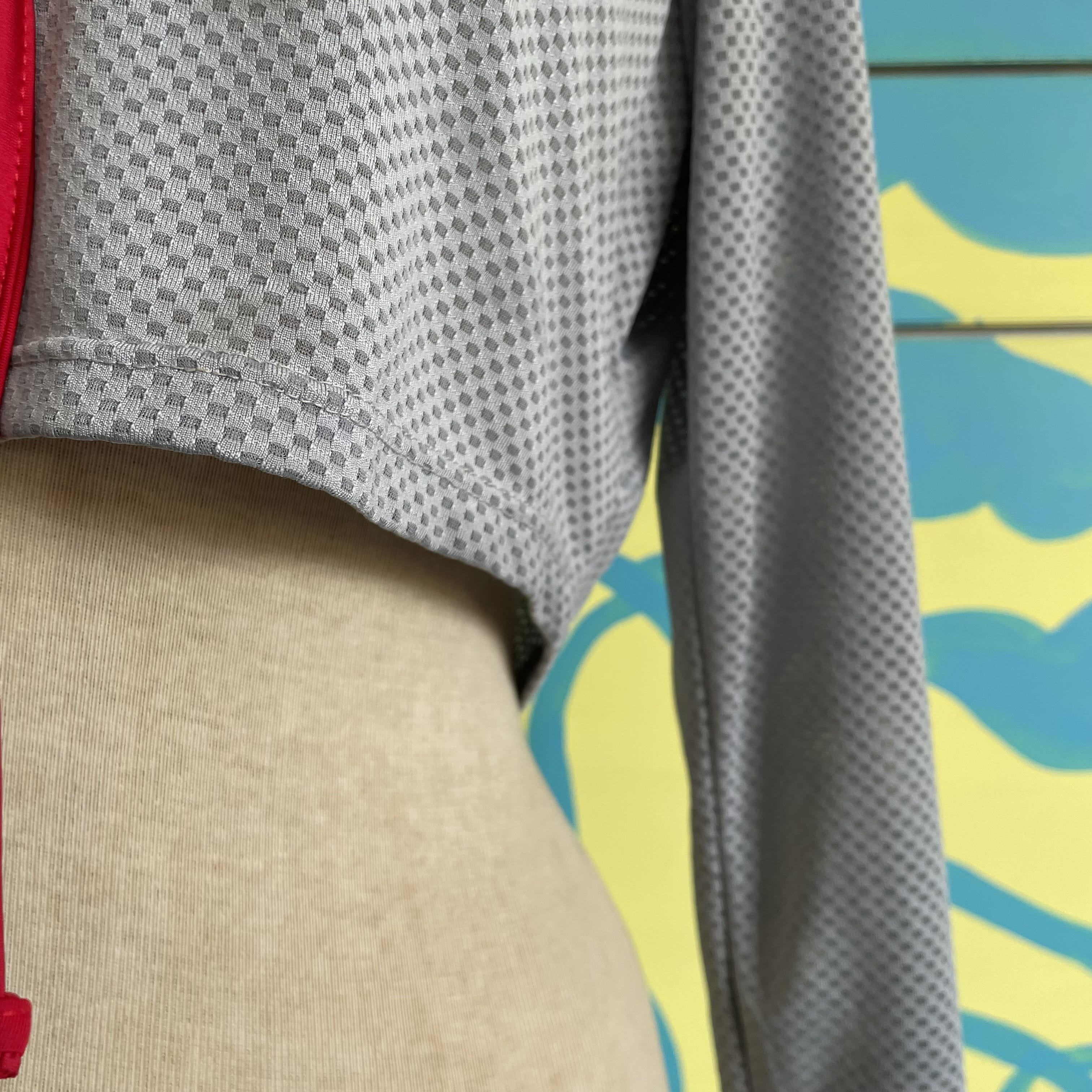 Crop Top Deportivo Gris Capucha - Gallery 3
