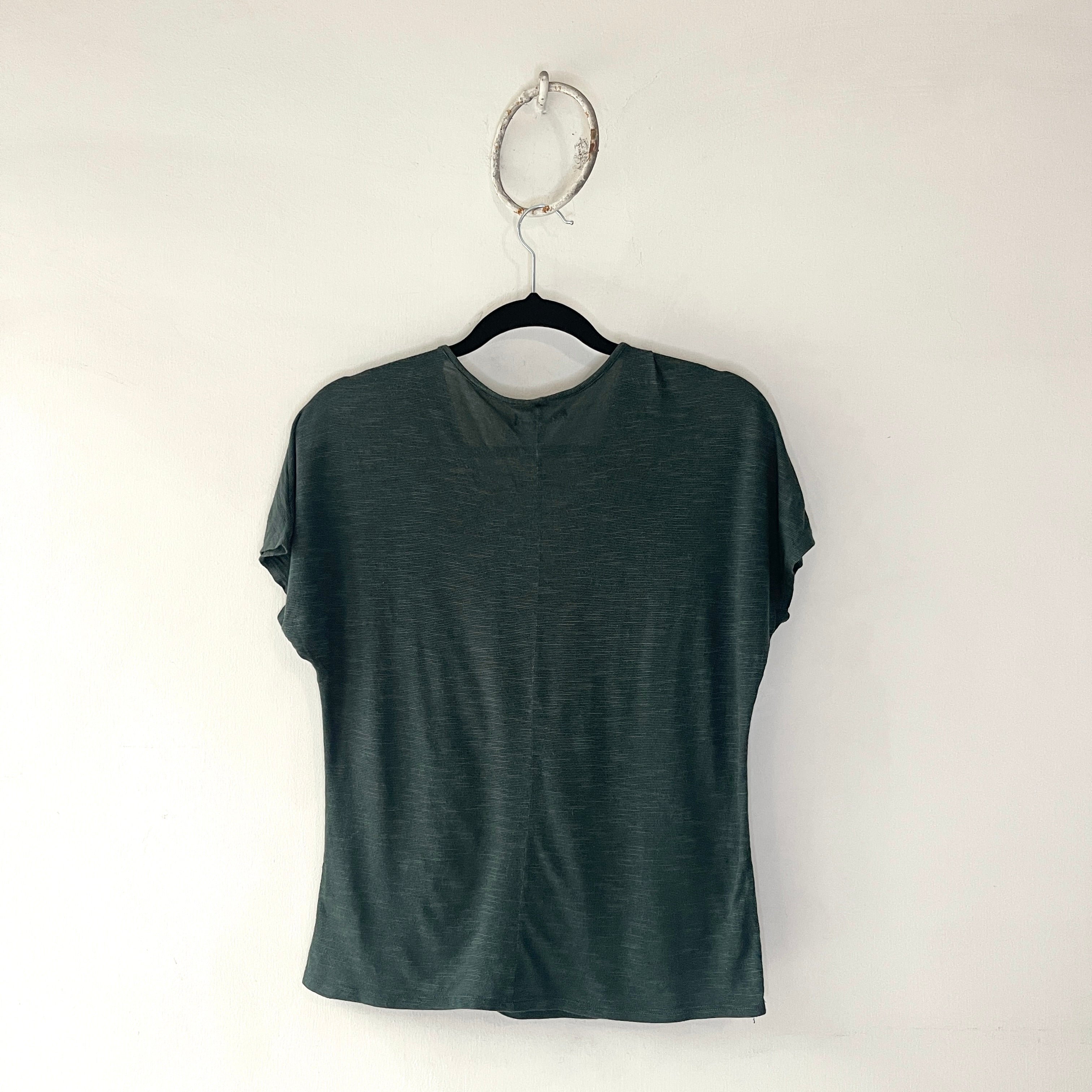 Camisa Verde Cuello V tiras - Gallery 2