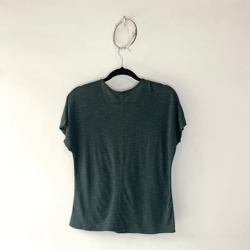 Camisa Verde Cuello V tiras - Image 2