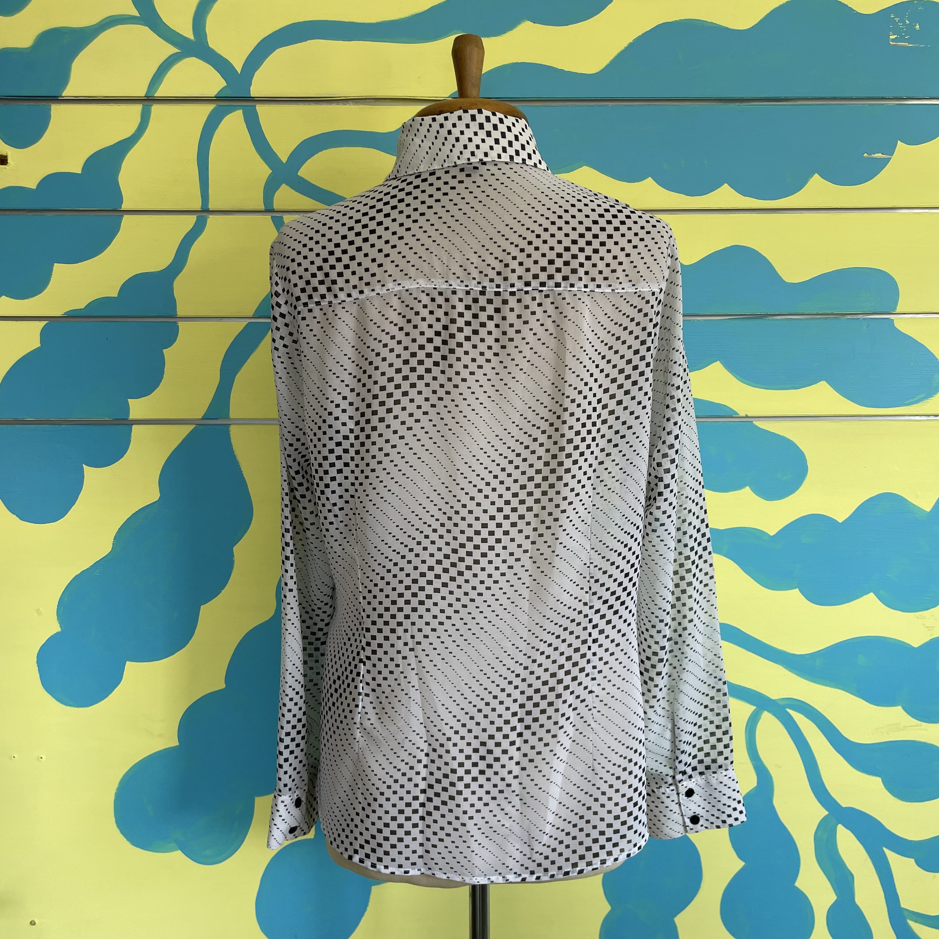 Camisa Botones Rombo Blanca con Negro - Gallery 4