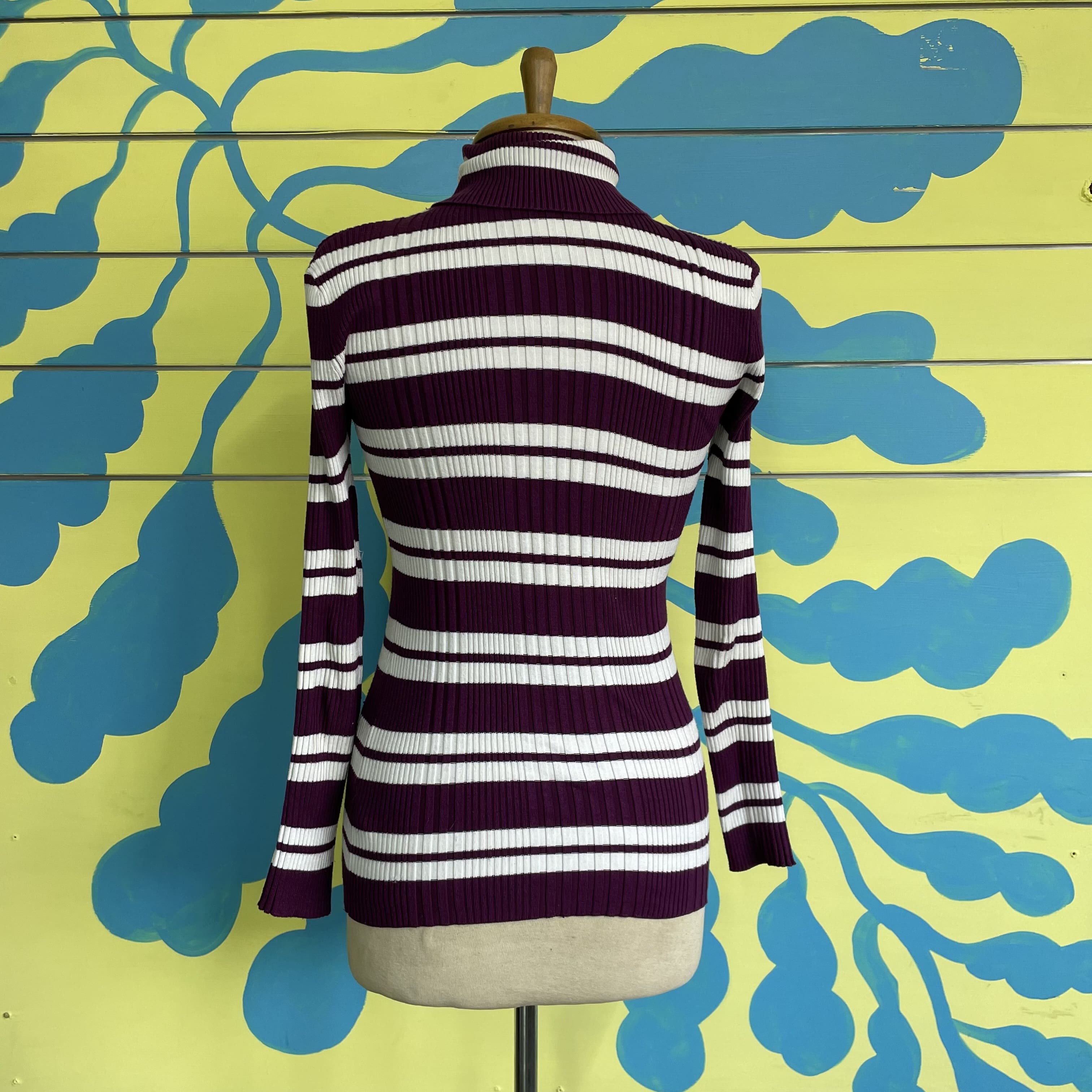 Saco Cuello Tortuga Rallas Morada y Blanca - Gallery 3