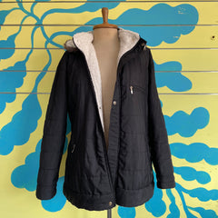 Chaqueta Negra Impermeable Termica con capucha peluda