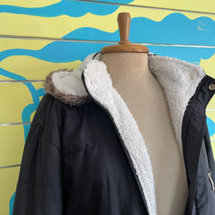 Chaqueta Negra Impermeable Termica con capucha peluda