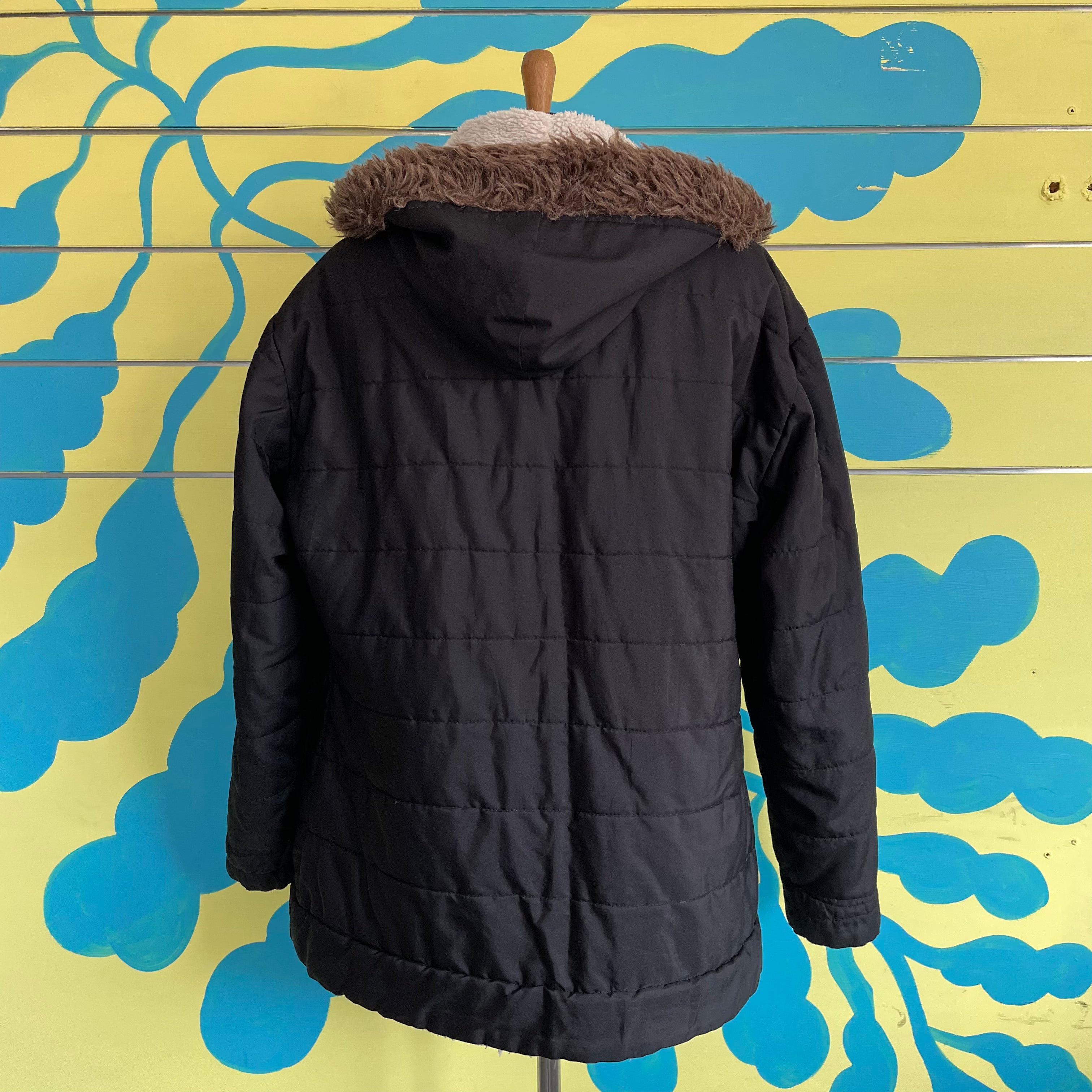Chaqueta Negra Impermeable Termica con capucha peluda