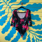 Body manga larga negro con flores rosadas - Thumbnail 2