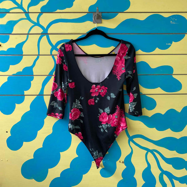 Body manga larga negro con flores rosadas - Secondary