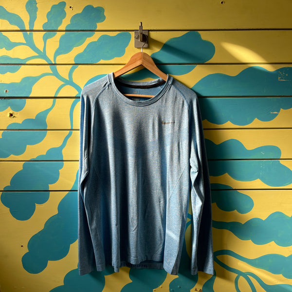 camiseta azul deportiva Dri-Fit