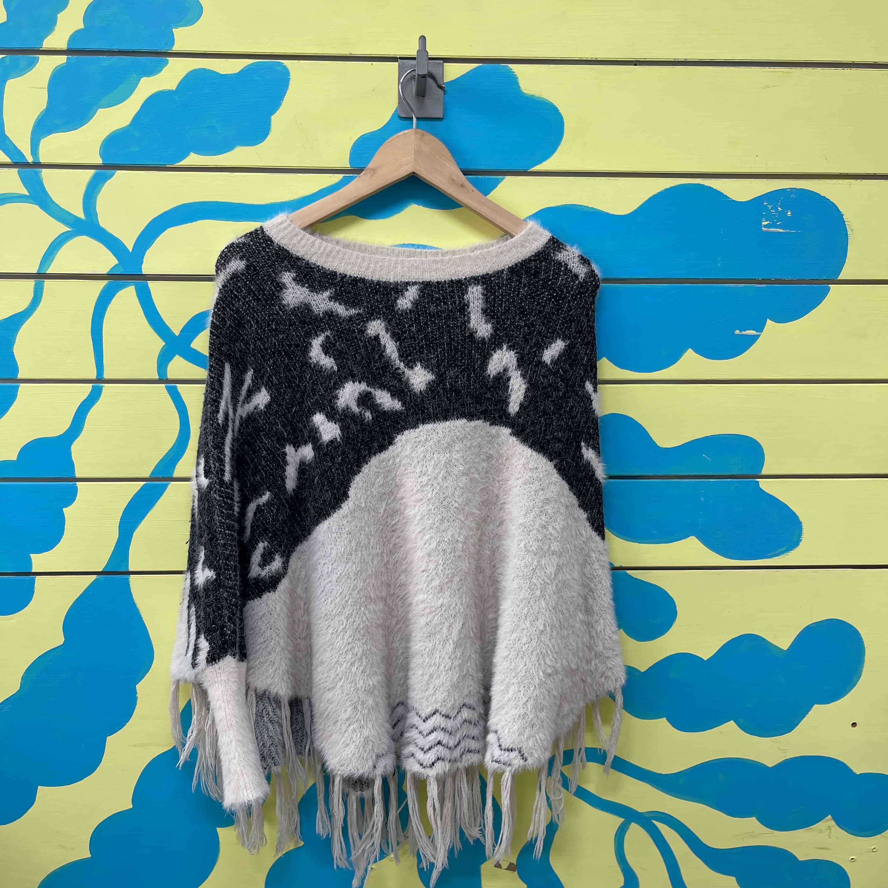 Ruana Blanca y negra