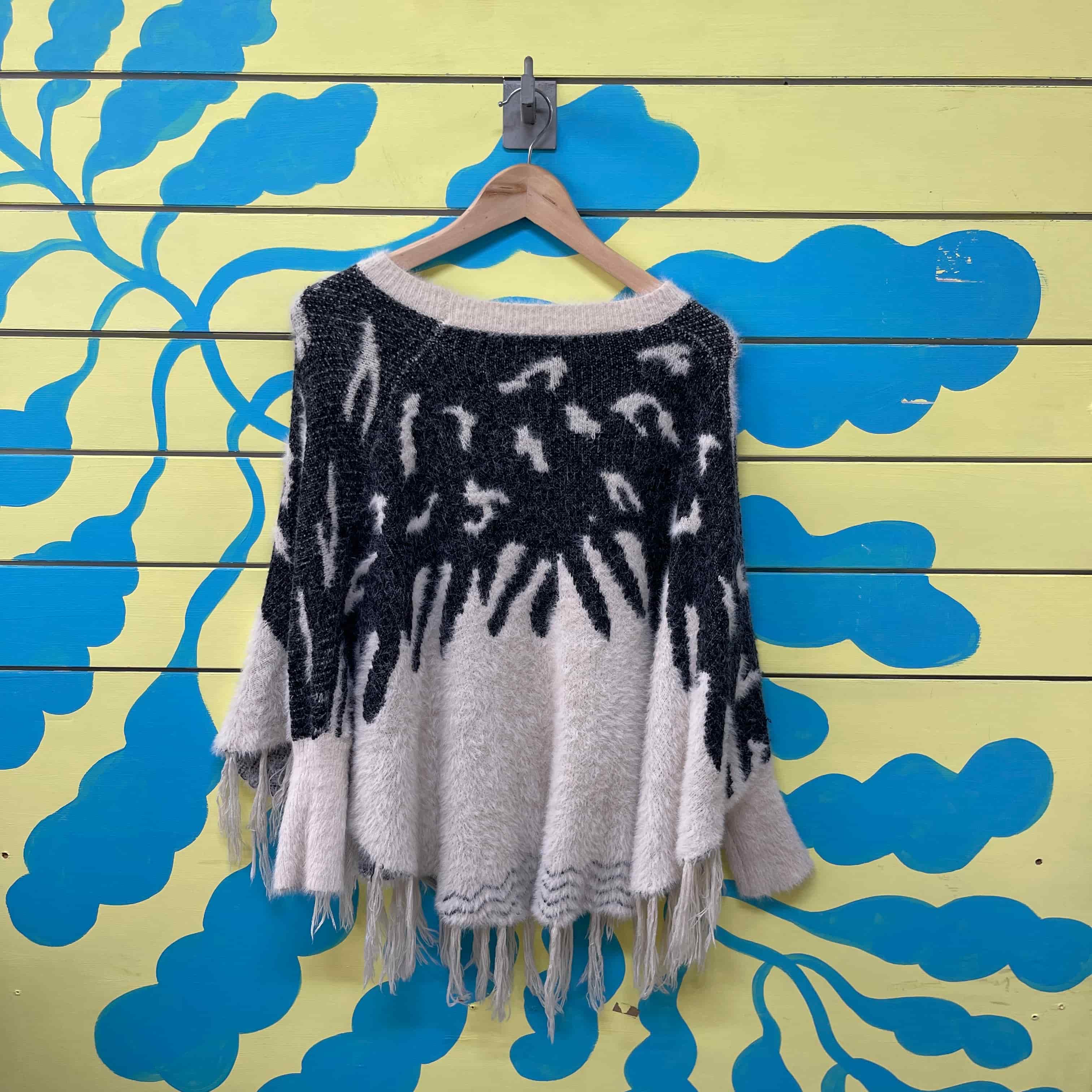 Ruana Blanca y negra