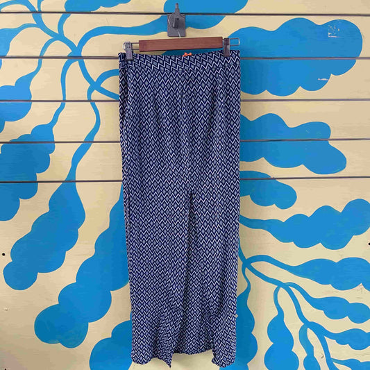 Falda azul de rombos