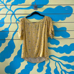 Blusa amarilla con flores - Thumbnail 2