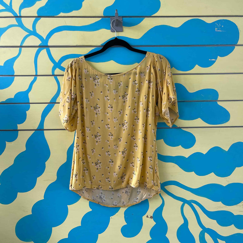 Blusa amarilla con flores - Image 2