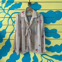 Camisa camisera beige  flores rosadas