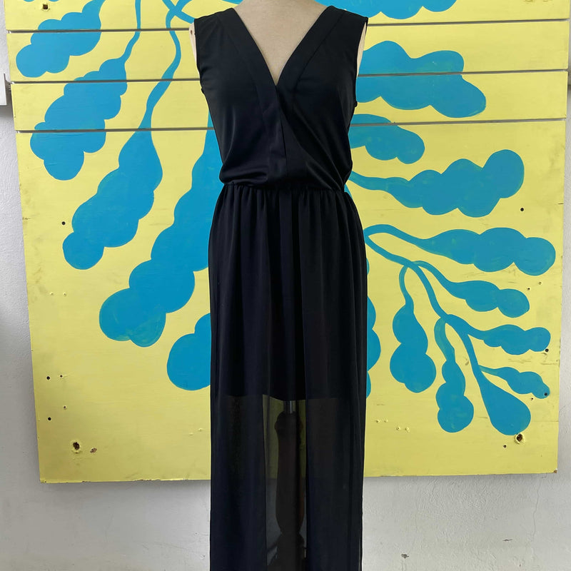 Vestido negro de cuello profundo - Image 3