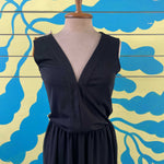 Vestido negro de cuello profundo - Thumbnail 1