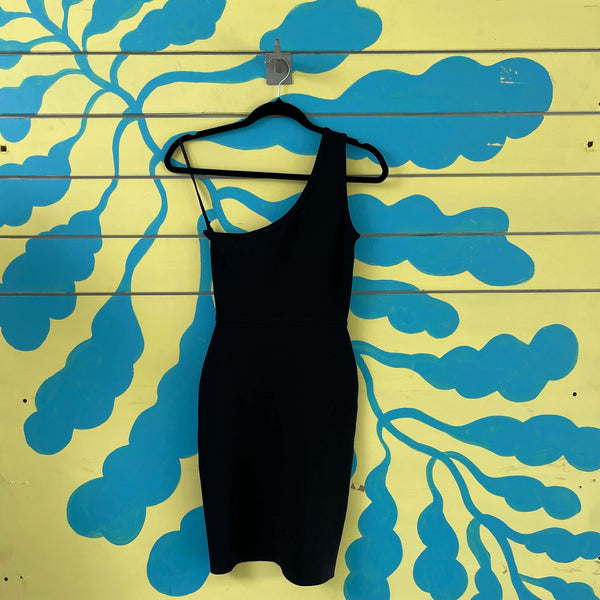 Vestido de hombro destapado negro
