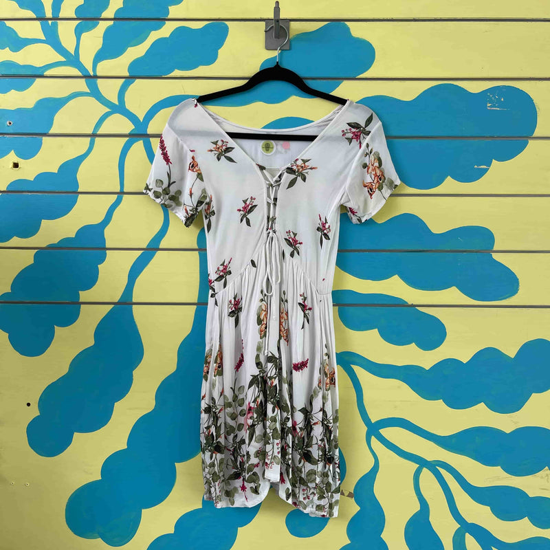 Vestido blanco de floresamarillas y rojas - Image 1