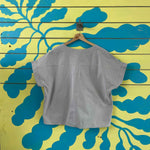 Blusa gris con flores bordadas - Thumbnail 2