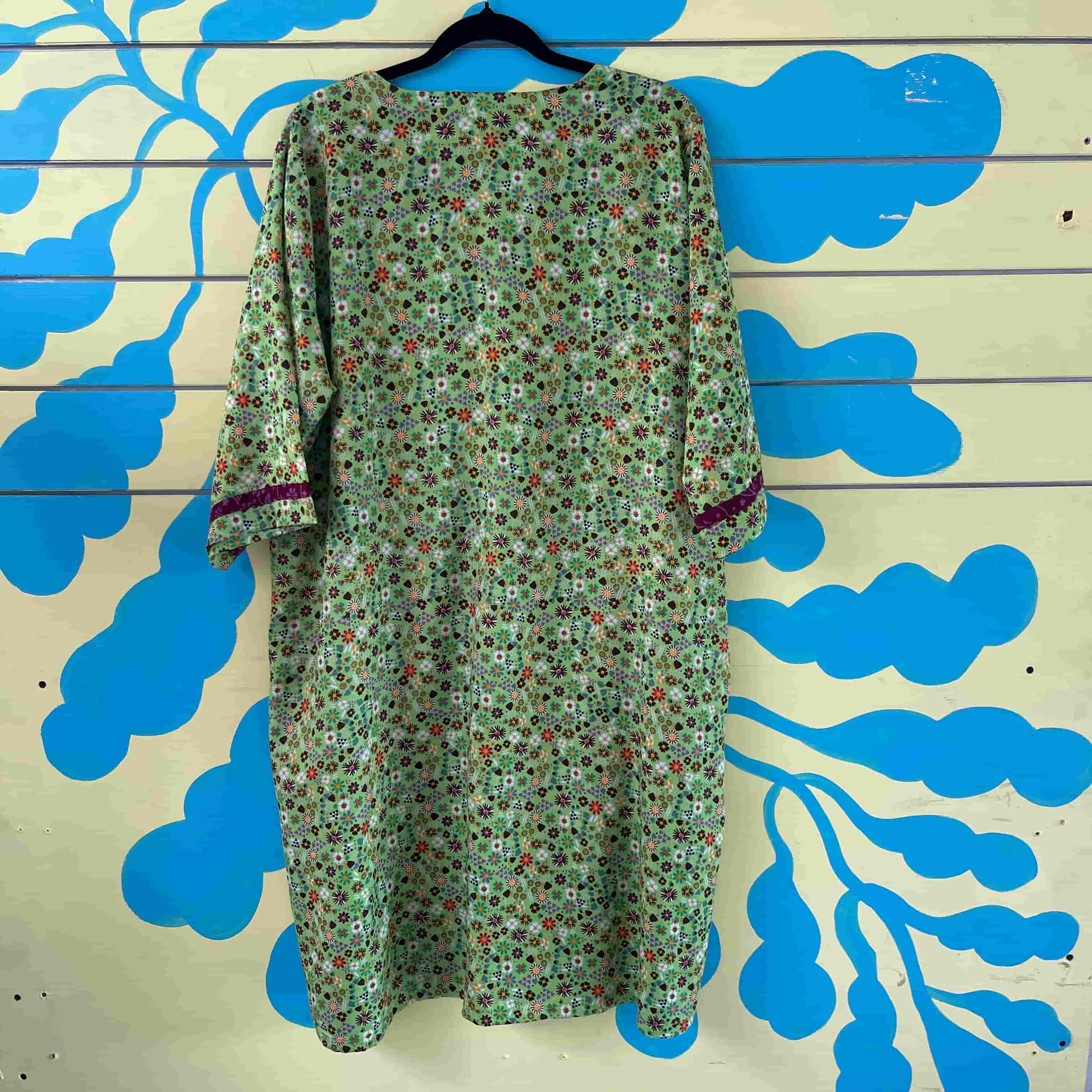 Vestido verde de flores