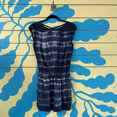 Vestido azul con blanco