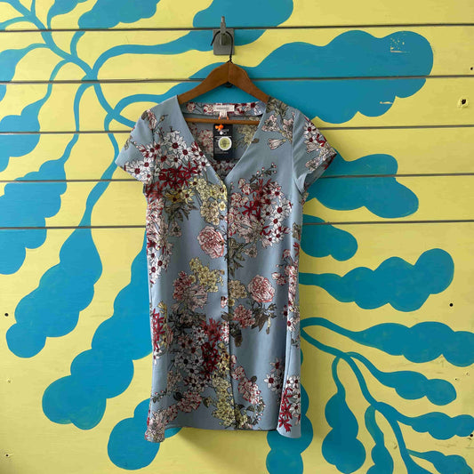 Vestido azul con flores University
