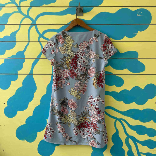Vestido azul con flores University
