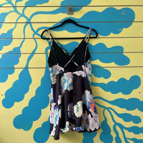 Vestio negro de tirantes con flores grandes - Secondary