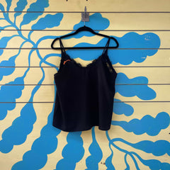 Blusa negra de tirantas