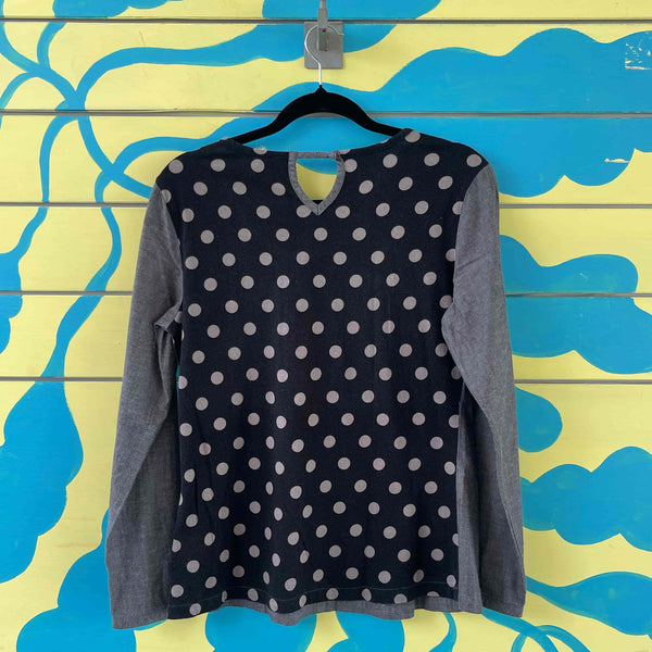 Blusa gris de bolas en la espalda - Secondary