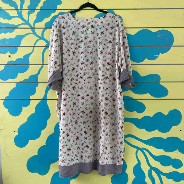 Vestido blanco de flores rojas pequeñas - Secondary
