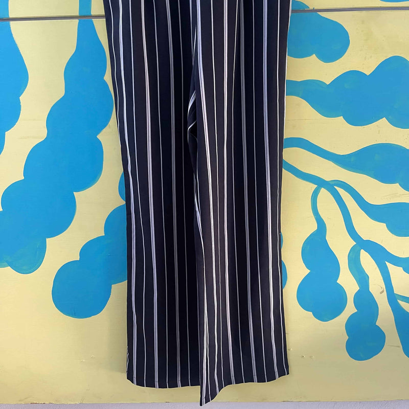 Enterizo pantalon azul de rayas blancas - Image 4