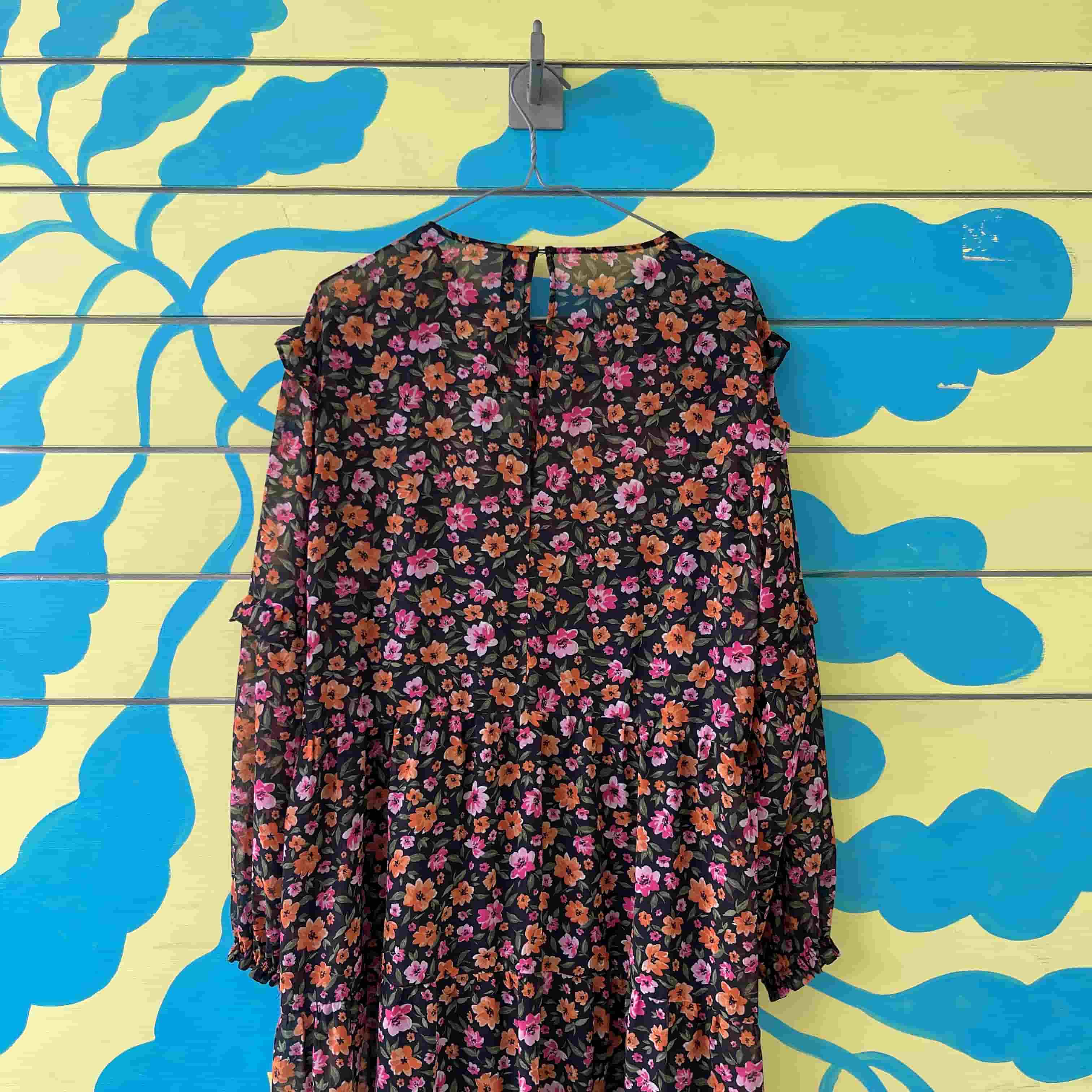 Vestido Negro con flores rosa y naranja