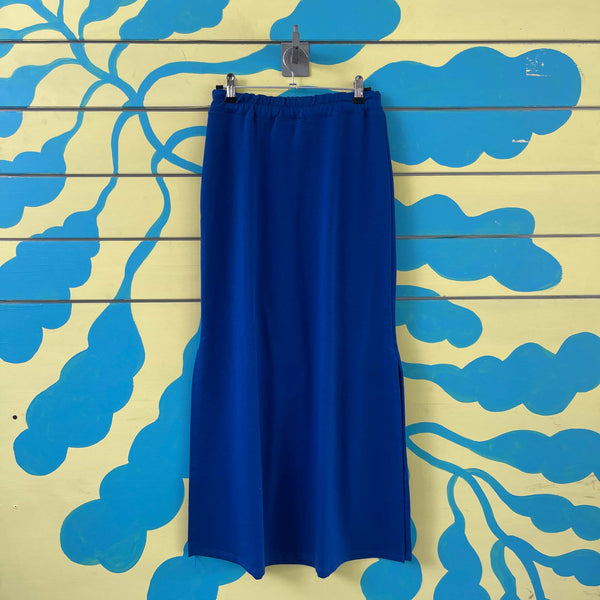 Falda azul sin marca