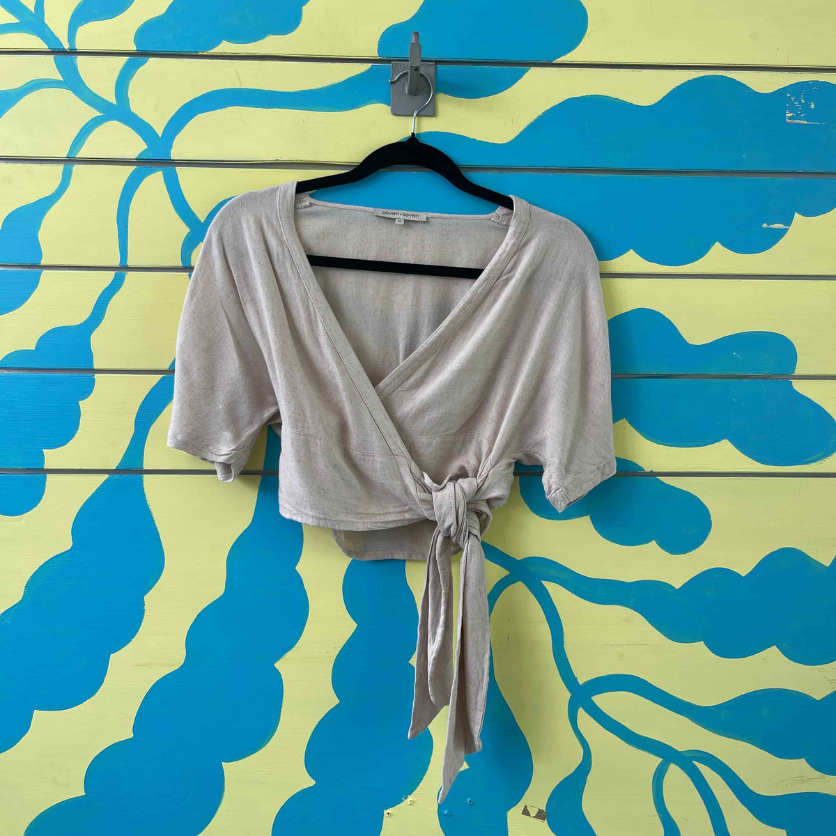Blusa corta de lino beige
