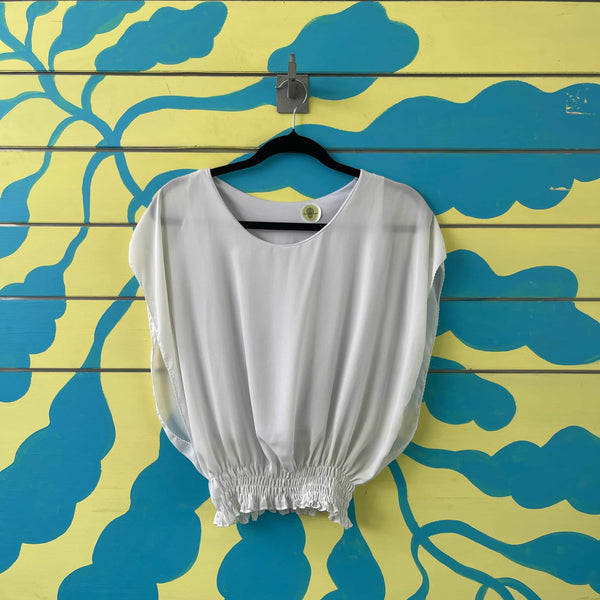 Blusa blanca con resorte